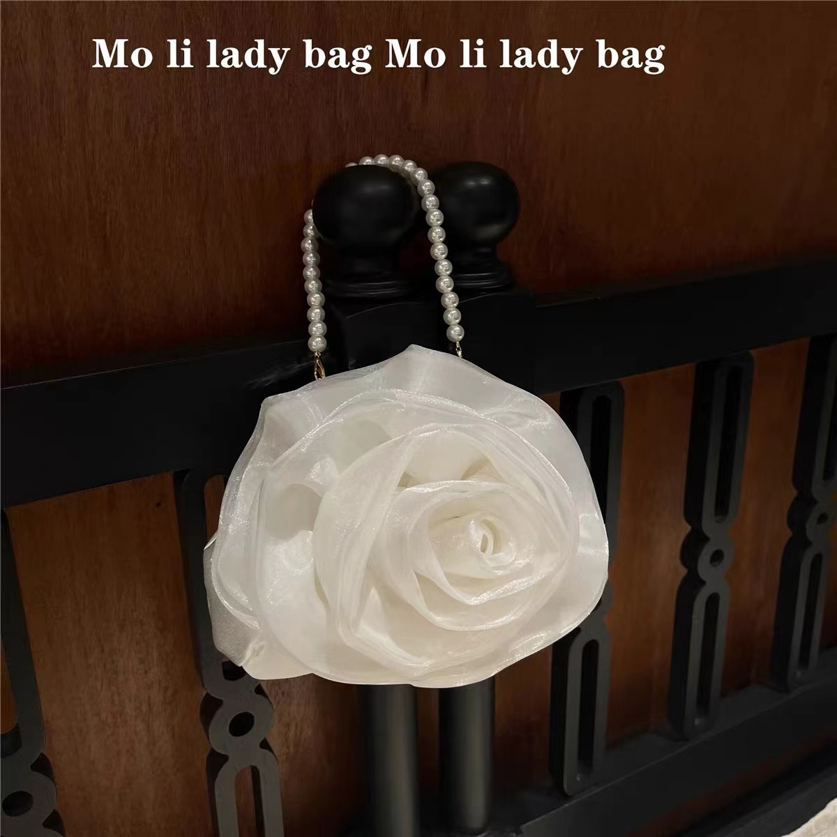 Luxury Designer Satin Floral H - Interior Design Elegant avis et prix